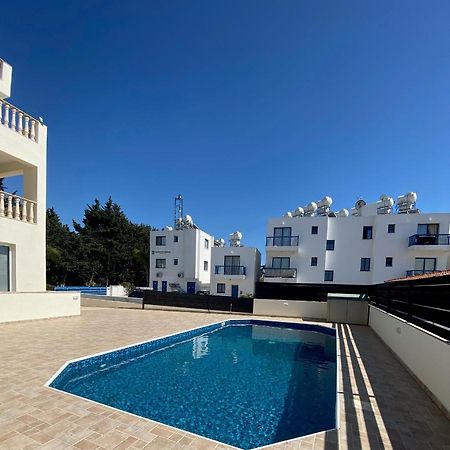 Cosy Apartment In Kato Paphos With Pool Access Exterior photo