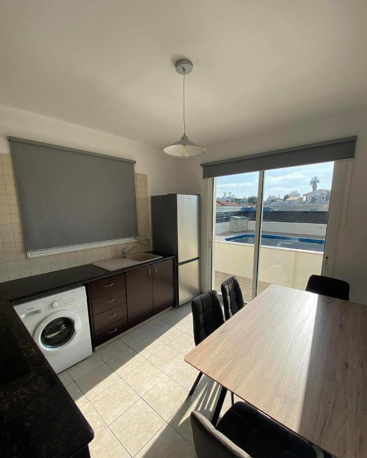 Cosy Apartment In Kato Paphos With Pool Access Exterior photo