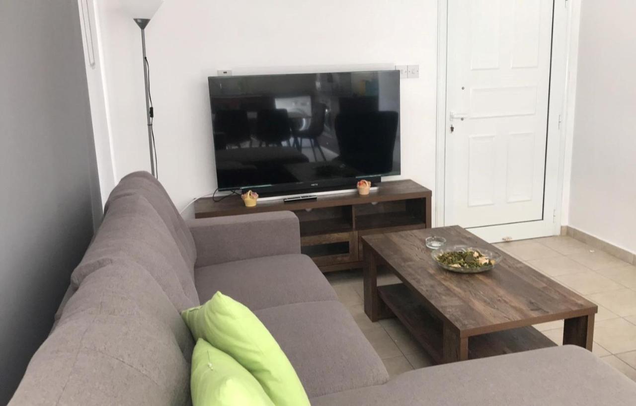 Cosy Apartment In Kato Paphos With Pool Access Exterior photo