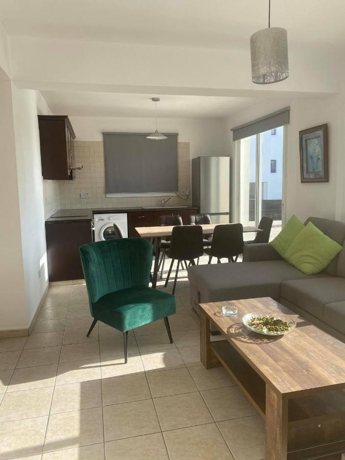 Cosy Apartment In Kato Paphos With Pool Access Exterior photo