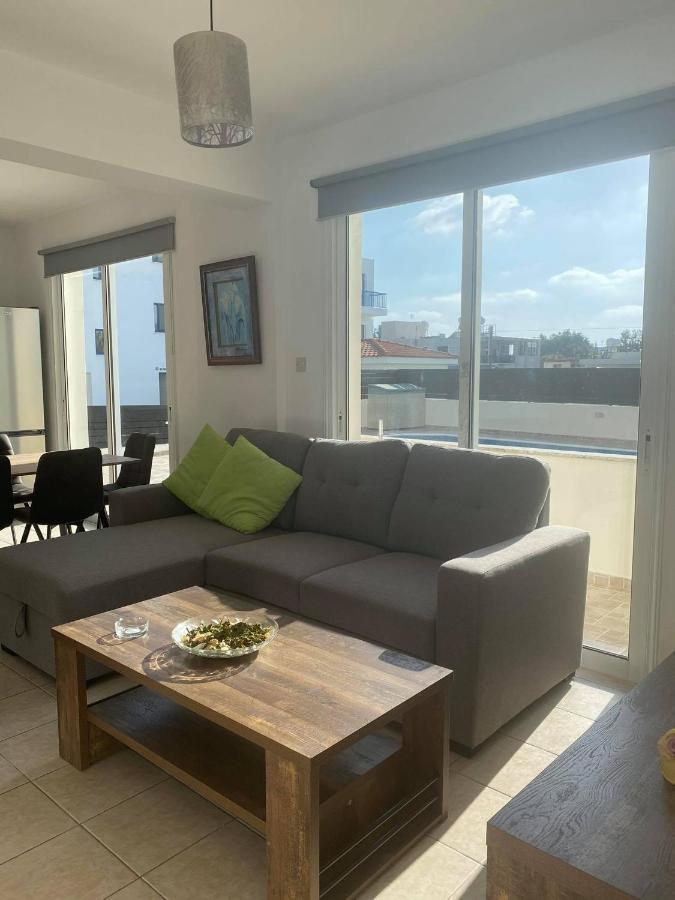 Cosy Apartment In Kato Paphos With Pool Access Exterior photo