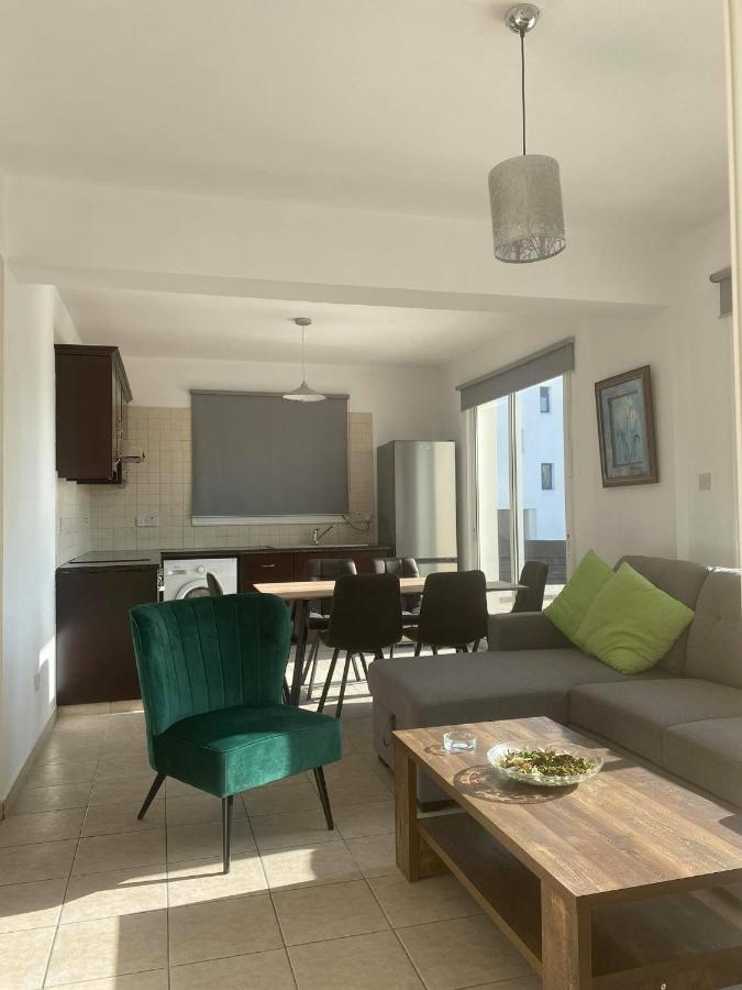 Cosy Apartment In Kato Paphos With Pool Access Exterior photo
